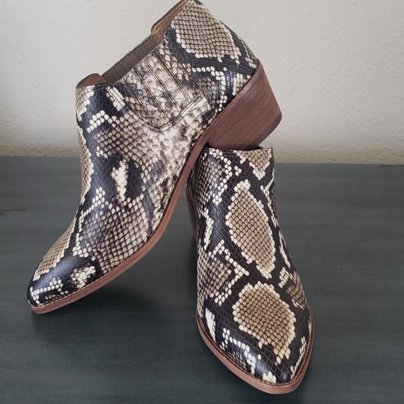 Madewell Sonia Low Chelsea Boot - Picture 6 of 6